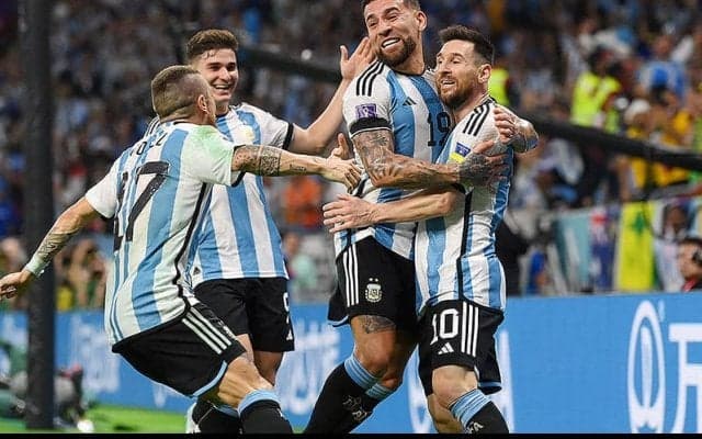 アルゼンチンが善戦オーストラリアの追撃振り切って2大会ぶりのベスト8進出！　1000試合出場メッシがメモリアル弾《カタールW杯》