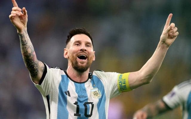 「とても素晴らしいこと」1000試合出場のメッシ、現地でW杯を応援する妻や3人の息子への心境を語る「子供たちが初めてW杯の意味を知った大会」