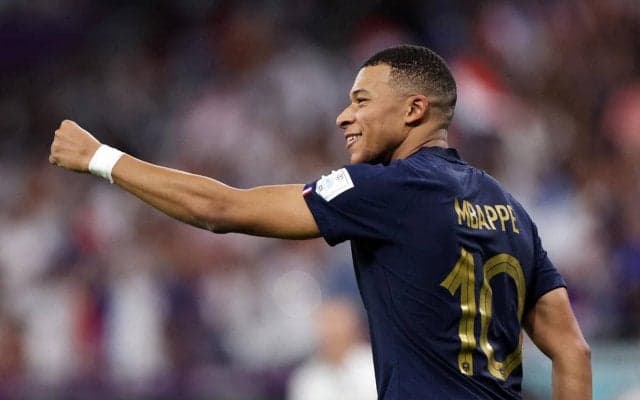 「唯一の夢はW杯優勝」今大会初のメディア対応となったムバッペ「エネルギーを失いたくない」と理由説明、罰金の噂には「僕は個人的に支払う」