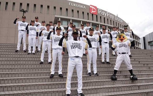 鷹が新入団発表会見　ドラ1イヒネは明石＆牧原大背負った出世番号「36」に決定