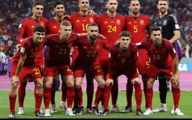 「美しすぎる」スペイン代表の美人パートナーらがカタールに集結！ドーハの夜に輝く13人の圧巻の姿が反響「全員美しい」