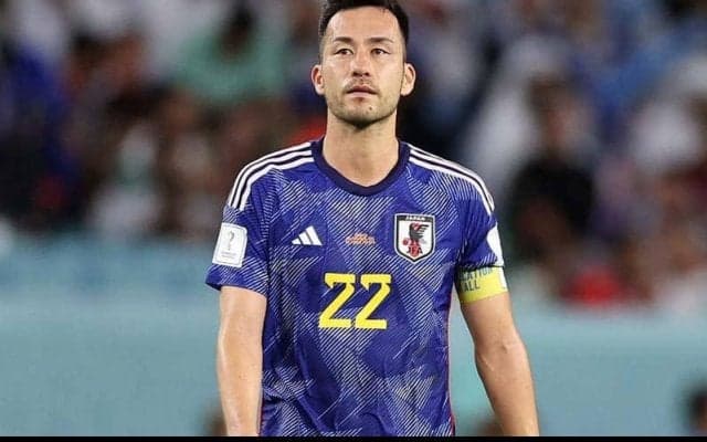 「ピッチに跪き泣いた」子供たちを前に涙を堪えられない吉田麻也にドイツメディアも注目「最初は子供の目を見ることができなかった」