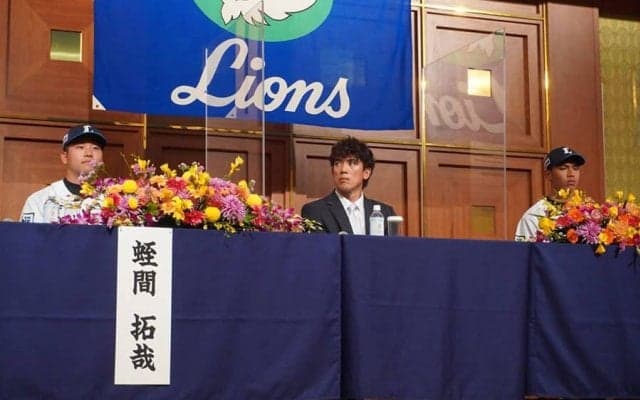 「タンクトップ姿」「筋肉」「イケメン」　松井稼頭央監督へ相次ぐ“イジり”炸裂