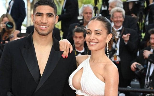 モロッコ代表主軸DFのスペイン人女優妻、W杯ベスト8を懸けて今夜応援するのはどっち？