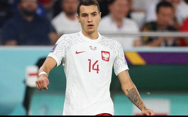 W杯4試合出場でポーランドのラウンド16進出に貢献のDFキヴィオル、1月にもナポリ移籍か