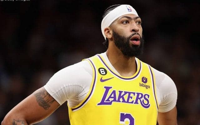 直近9試合で平均35.3得点15.6リバウンドを誇っていたレイカーズのADがキャブズ戦で途中退場