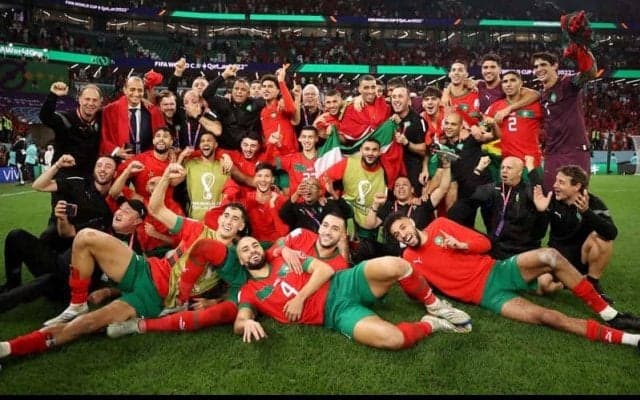 スペイン撃破のモロッコ、試合後にはイスラム教ならではの光景がピッチに広がる　試合中にも観客からの大歓声