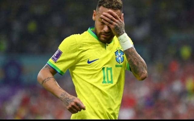 「誰も彼を見てない」「まだロナウドを撮っている」ネイマールを撮影した1枚の写真、C・ロナウドとの差が話題「頑張れネイマール」