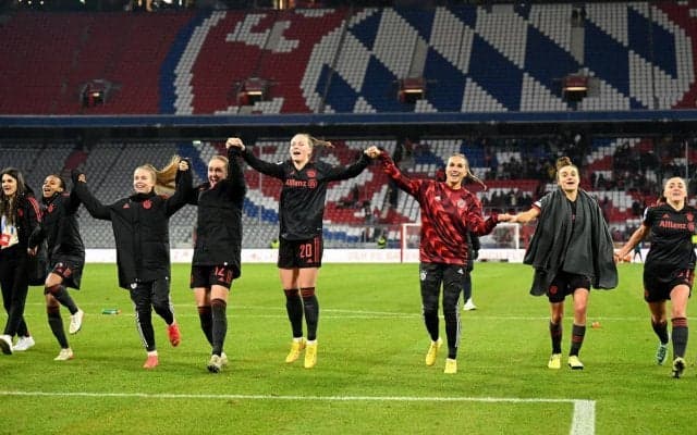 熊谷紗希を擁するバイエルンが今季無敗のバルセロナに土をつける、2万4000人の大声援が力に《UWCL》