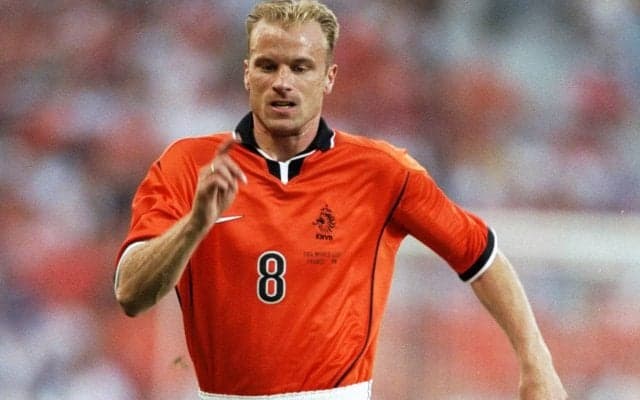 衝撃のトラップ！ 24年前のW杯準々決勝、アルゼンチンを土壇場で撃墜したオランダ代表FWベルカンプのスーパーゴールが再脚光