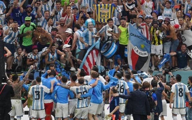 「最高のファン」「ゲーム以上」激闘故に勝利でもボロ泣き、アルゼンチンファンの少女が涙する姿に「情熱に年齢は関係ない」