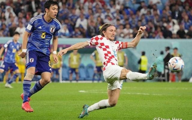 「なんちゅうキャプテンシー」とファン称賛! 日本代表のPKを3本止めたクロアチア代表GKの影にあったモドリッチの支え…「私もついていきたい」と感動の声が続々