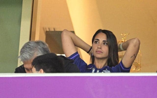 「とてもかわいい」「本物の女王」メッシ妻、アントネラ・ロクソさんがクロップトップで恒例の歓喜ショット公開