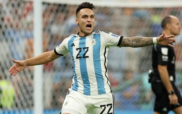 「いつも女神」「素晴らしい」勝負を決めるPKを務めたラウタロ、応援にきた妻の腹筋が凄かった「めちゃ綺麗」