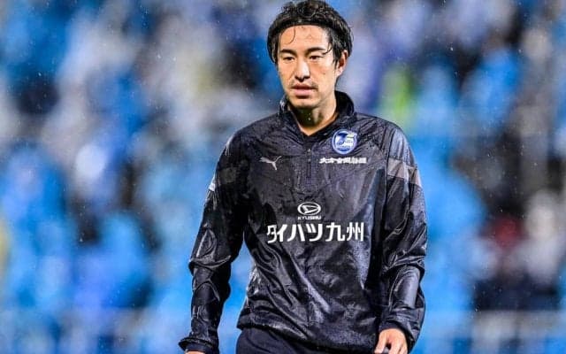 「まさかのグルージャ入り⁉️」元日本代表・金崎夢生と来季J3の盛岡・秋田豊社長の「意味深な握手写真」公開！ SNS上では「ネタなのかガチなのか…」と大騒ぎに