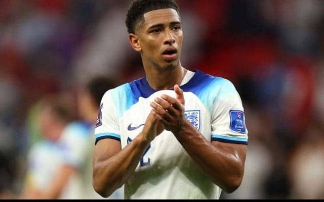 「生まれながらのリーダーだ」PK失敗のケインにすぐさま駆けつけ…19歳ベリンガムの振る舞いが称賛浴びる「未来のキャプテンに」