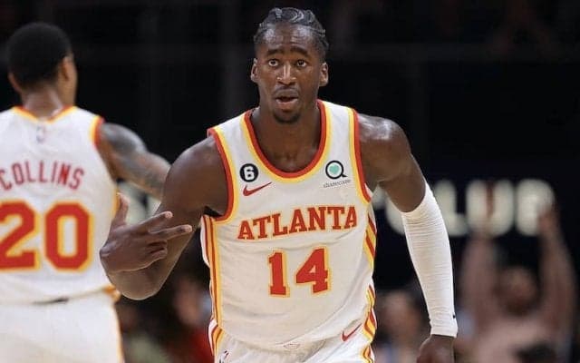 OTの激闘にホークスが辛勝…ルーキーの劇的な逆転ブザービーターでブルズを退ける