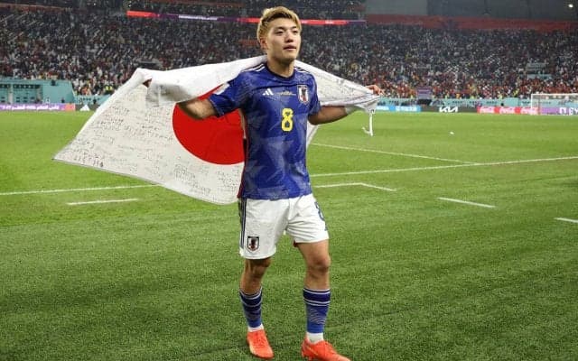 「1人1人に返事をしたいぐらい」堂安律がファン・サポーターにメッセージ、古巣ガンバを訪問「優勝争いしているガンバ大阪を僕も見たい」