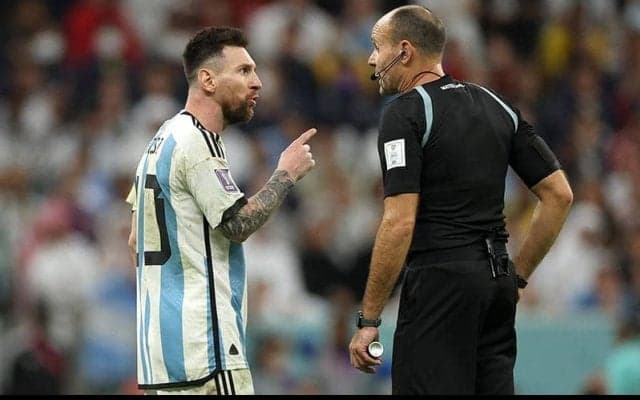 メッシの願い叶う？！ オランダvsアルゼンチンでイエロー乱発の主審が帰国…