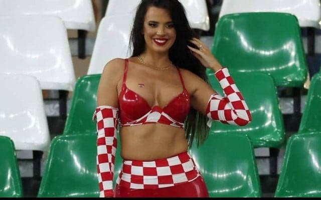 W杯で優勝したら“ヌード”に？クロアチアのセクシー美女サポーターが広まる噂に言及
