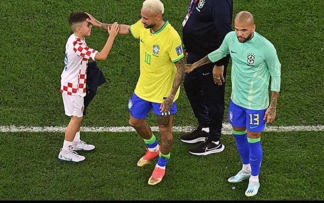 号泣するネイマールを慰めたペリシッチの息子…父はネイマールに感謝「息子にとって大きな意味を持つ」