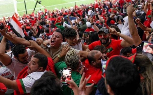 モロッコサポーターのゴミ拾いが称賛、「日本の影響は大きい」という声の一方で、イスラム教徒の文化という声も