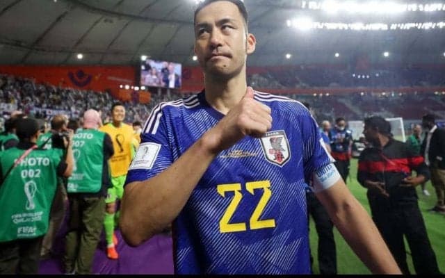 W杯帰りでも多忙な日々を送った日本代表の主将・吉田麻也がドイツへ“帰国” ファンは「これからも頑張ってください！」「ブンデスでの活躍期待しています」
