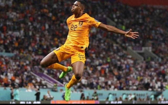 チェルシーがダンフリースに興味、ルカク譲渡を含めたオファーを用意か