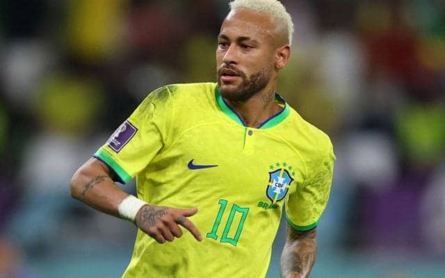 ブラジル代表の胸の星がハートに？ 闘病中のペレ氏に敬意を表した計画、来年3月に実現か