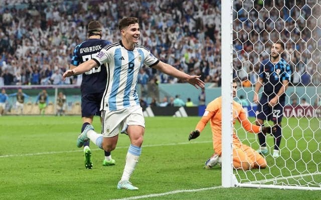 【カタールW杯】値千金2ゴールの新星アルバレス「良い試合だった」と充実感　「ビッグなゲームになる」と自身初の決勝に意気込み