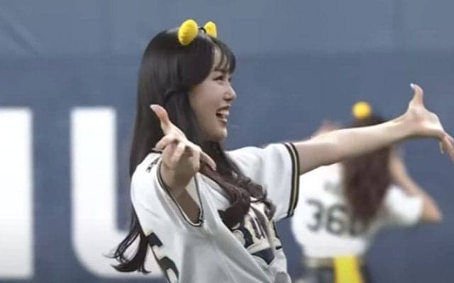 “かわいすぎる”チアから「最後のお願い」　しっぽフリフリが迫る大台に「ご協力を」