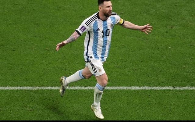 「えぐすぎる」メッシのドリブルに衝撃走る！日本にも立ちはだかったクロアチアの鉄壁DFを連続突破「異次元だわ」