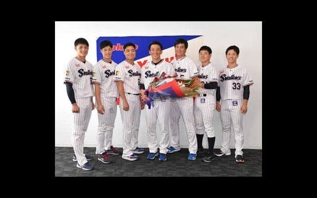 ヤクルトコーチ嶋基宏が語る「弟子」への期待と自らの役割。現役時代に「すごい」と思った捕手の名も挙げた