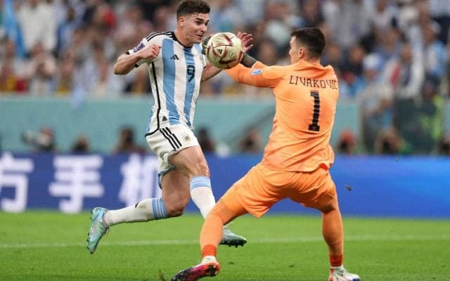 「あれはPKではない」「審判は絶対に正しい」クロアチア選手も猛抗議のPK判定、OB達の見解も意見分かれる「何をするつもりだったのか？」