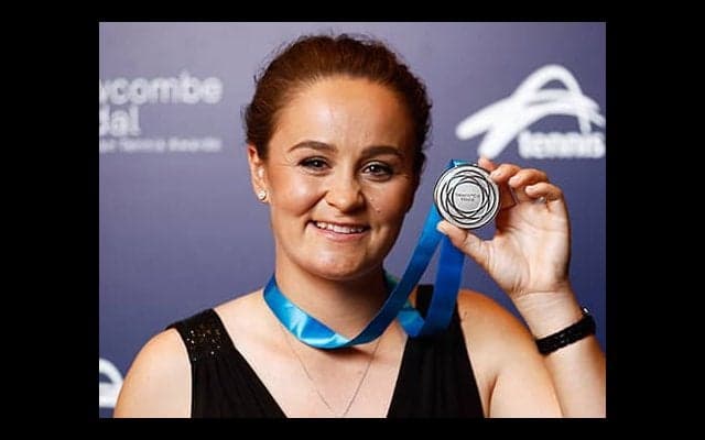  現役引退バーティが受賞 