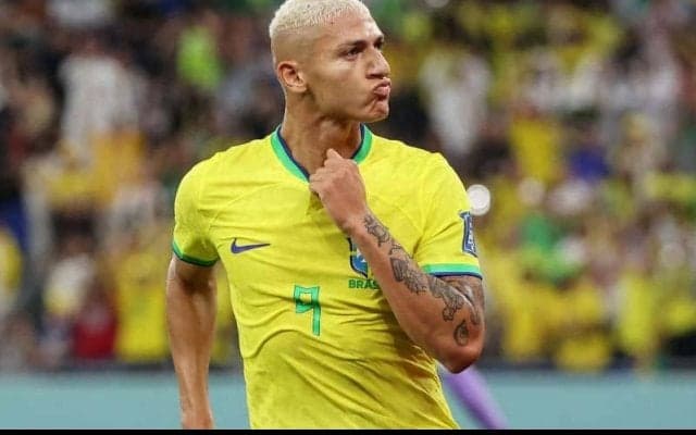 ブラジル代表リシャルリソンが“自分の顔”をタトゥーにしてファン驚き！ネイマールと怪物ロナウドの顔も両脇にデザイン