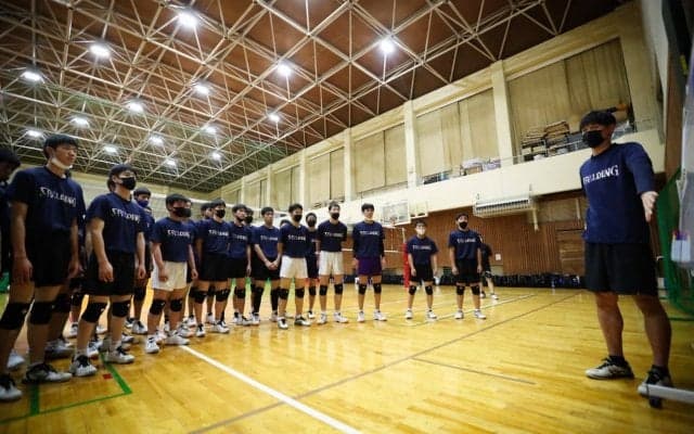 【春高バレー2023プレビュー／東山（京都）特集】今季から一新したユニフォームで新時代を切り開け vol.1／松永理生監督