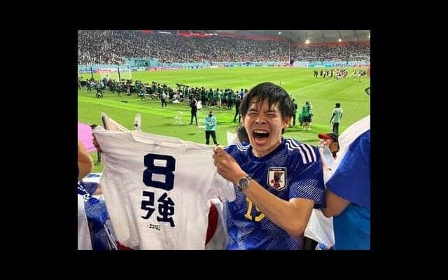 カタールＷ杯現地観戦のカカロニすがやがサポーターの熱狂を語る。「あれだけスタジアムが一体となった日本コールは記憶にない」