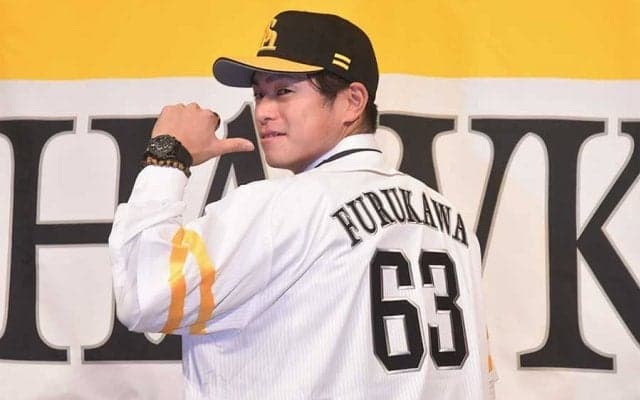 広報ツッコミ「ニタニタしすぎ」　生粋鷹党の“ハニカミ”にファン悶絶「ステキ」