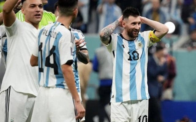 W杯決勝へ進んだアルゼンチンの変化は「国歌」とメッシの「マラドーナ役免除」【“計25大会出場”ジャーナリストのカタールW杯現地ルポ】