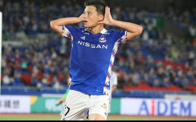 「とても素敵です」宮市亮の息子と並んで歩く親子ショットが反響！30代突入を報告し「時間が流れるのは本当に早い」