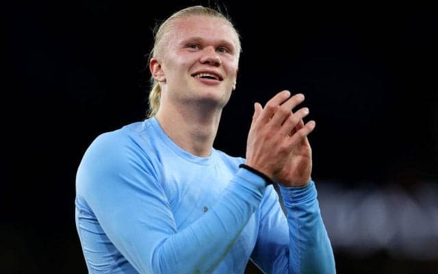 「やべえカッコいい」準備着々のハーランド、白い息を吐く姿にファン戦慄「怖すぎる」「WC後が待ちきれない」