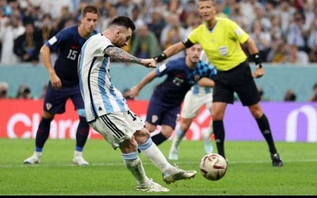 日本もお手本にすべきような豪快PK、メッシが対クロアチア守護神用の秘策を明かす「彼の動きを待つのではなく…」