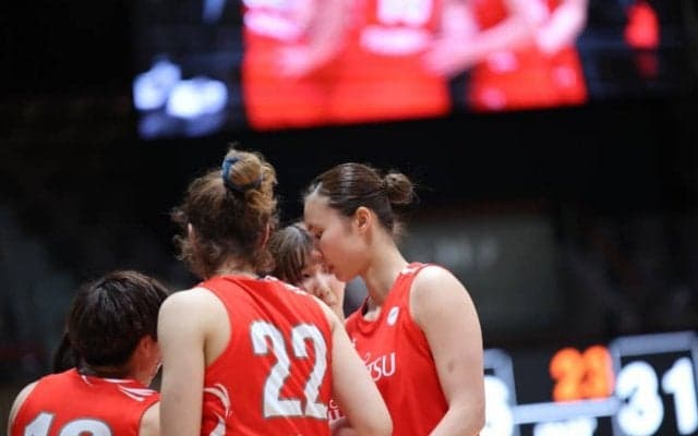 皇后杯ベスト4が出揃う！ Wリーグ勢の意地を見せた富士通レッドウェーブがインカレ女王の東京医療保健大との接戦を制す