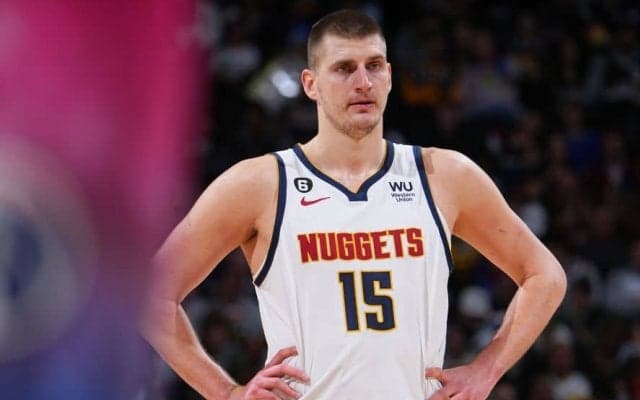 シーズンMVPのトロフィーを受け取ったニコラ・ヨキッチ、ナゲッツに感謝「僕はここで本当に素晴らしい友人に恵まれた」