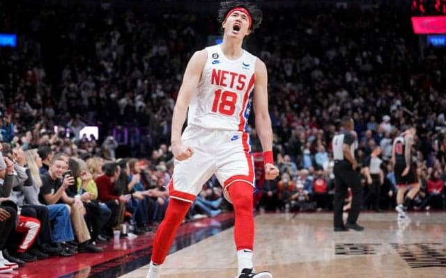 渡邊雄太が古巣ラプターズ戦で17得点！ 土壇場の逆転3ポイントでネッツの3点差勝利に貢献