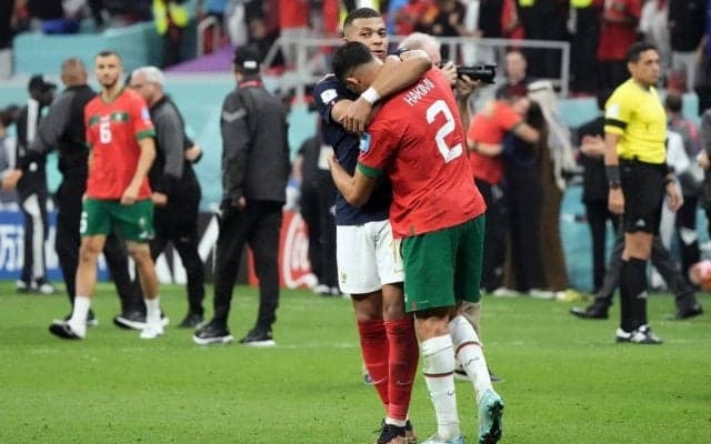 「今度は決勝でムバッペとメッシだ」 W杯で対戦した“兄弟”たちの姿に感動の46万「いいね!」！ 勝負の世界で見られた健闘をたたえ合う姿