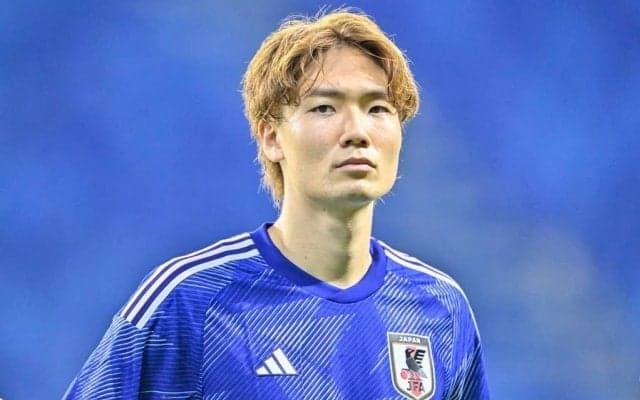 「お似合いですよー」日本代表・板倉滉と人気女子アナの「2ショット」公開！ W杯ユニフォームを2人で持った姿に「結婚報告かと思った」の声も