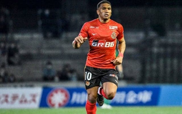 ｢めちゃくちゃ面白い｣名古屋MFマテウスが水着の彼女から｢かめはめ波｣をくらう! バカンス中に｢ドラゴンボールネタ｣を披露