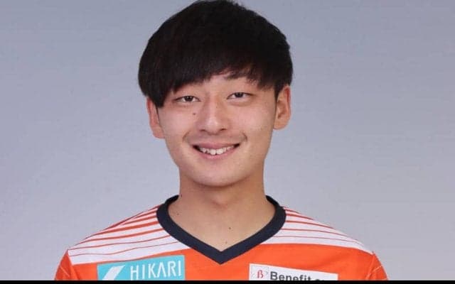 愛媛、生え抜きの岩井柊弥と契約更新　「来シーズンこそはJ2昇格の力に」